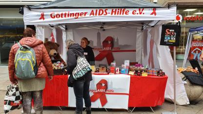 Der gut besuchte Welt-Aids-Tags-Pavillon der Göttinger Aidshilfe