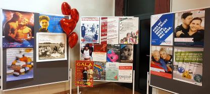 Plakatwände zur Geschichte der Göttinger Aidshilfe und zur Entwicklung der Öffentlichkeits- & Präventionsarbeit der Aidshilfen in Deutschland