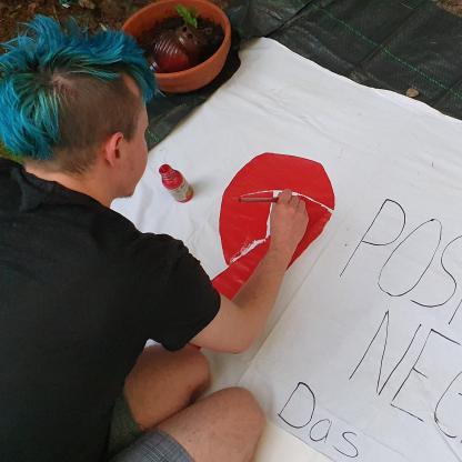 Ihr dürft gespannt sein auf unser Transpi für die CSD-Demo 2023 Wir malen ein Transpi für den CSD Göttingen 2023