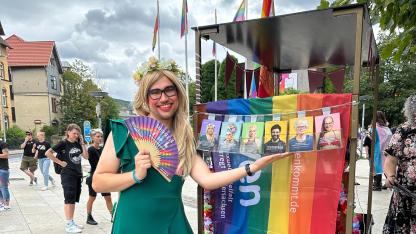 J&ouml;rn sorgt als aufgefummelte Tunte f&uuml;r Aufkl&auml;rung und Empowerment und ist Rollenmodell in der s*ven-Kampagne "Intimate Faces"